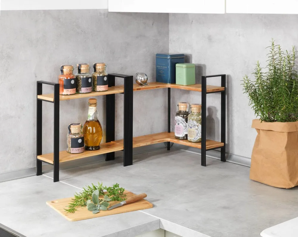 r&oacute;żne p&oacute;łki na napoje w kuchni i salonie