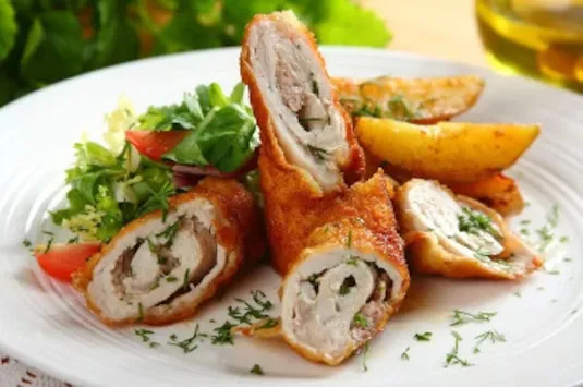 r&oacute;żne rodzaje mięsa na obiad