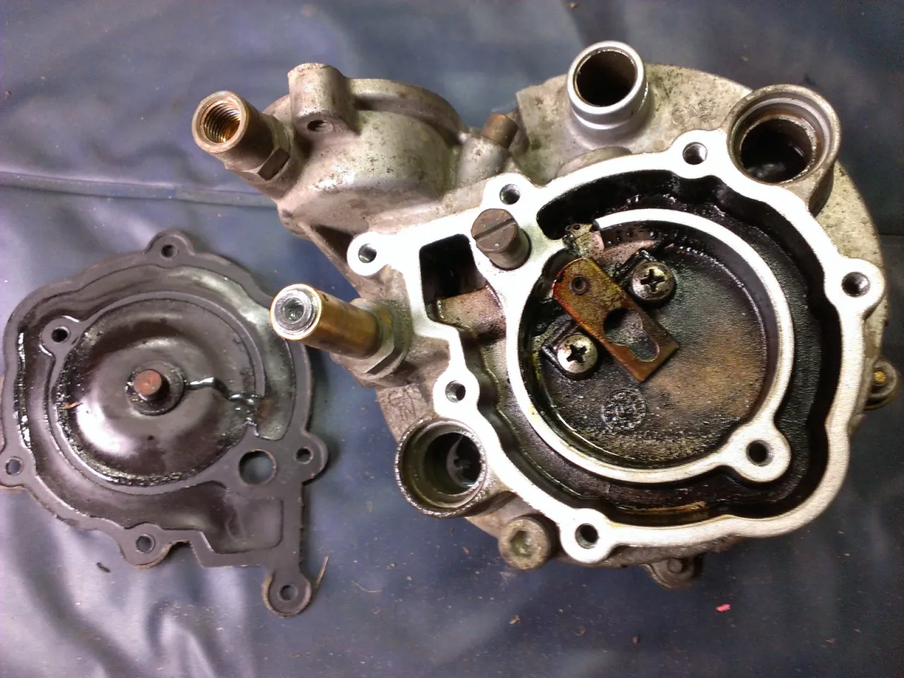 rozebrany reduktor lpg czyszczenie