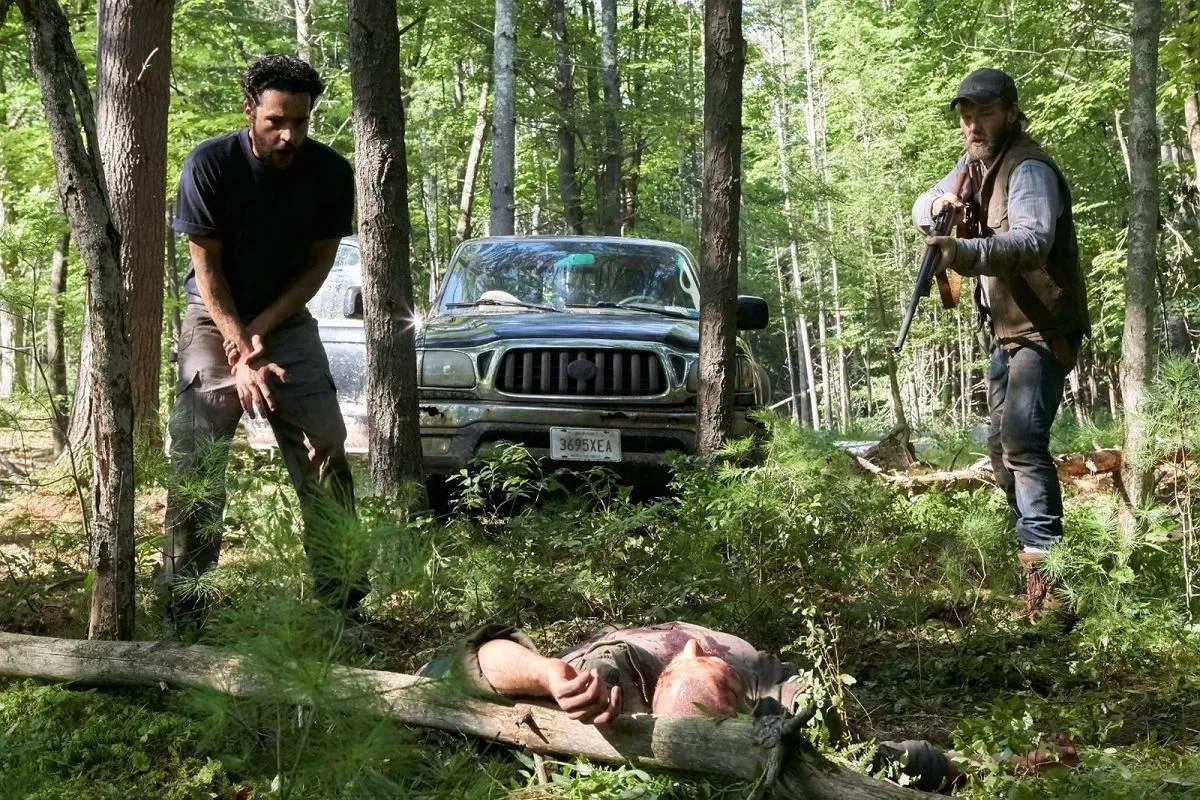 Zdjęcie To przychodzi po zmroku - mroczny thriller o przetrwaniu i strachu