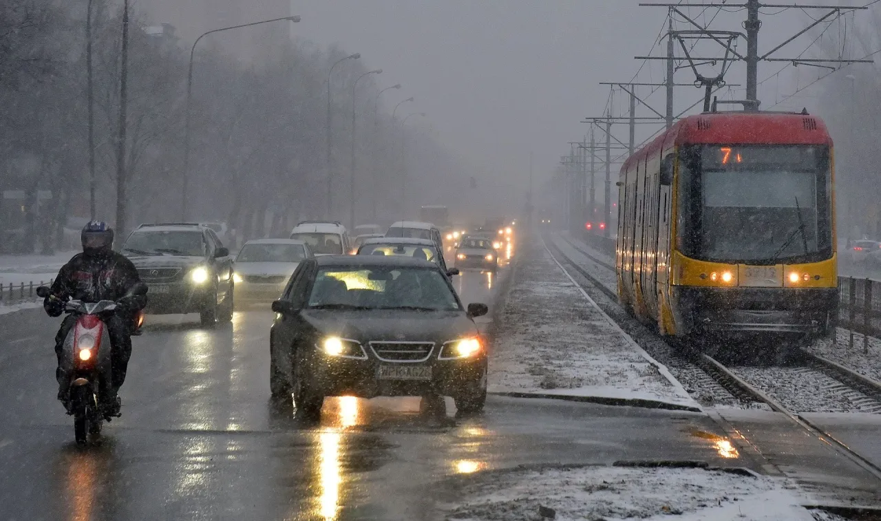 gołoledź na drodze widok z bliska