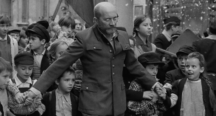 Film Korczak sceny czarno białe