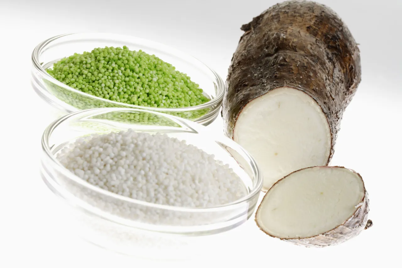 Por&oacute;wnanie mąki z manioku i tapioki w miseczkach