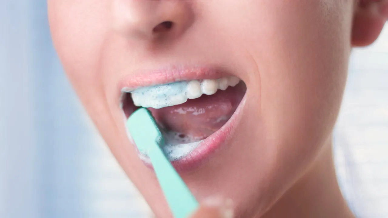 prawidłowe szczotkowanie zębów technika wymiatająca