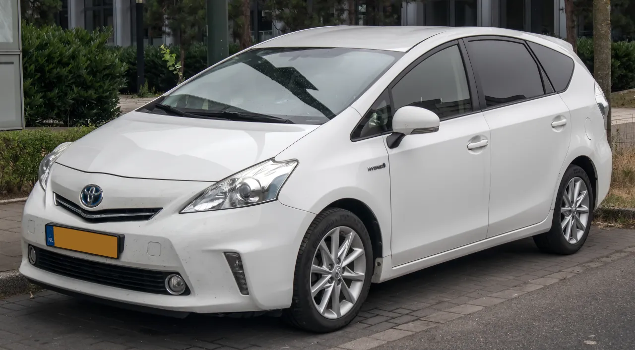 Toyota Prius V generacja