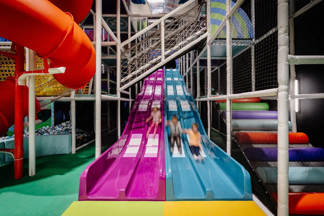 sala zabaw dla dzieci Tr&oacute;jmiasto zjeżdżalnie kulki