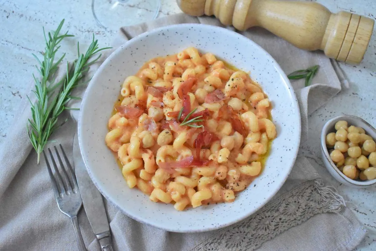 Makaron z ciecierzycy i wzdęcia