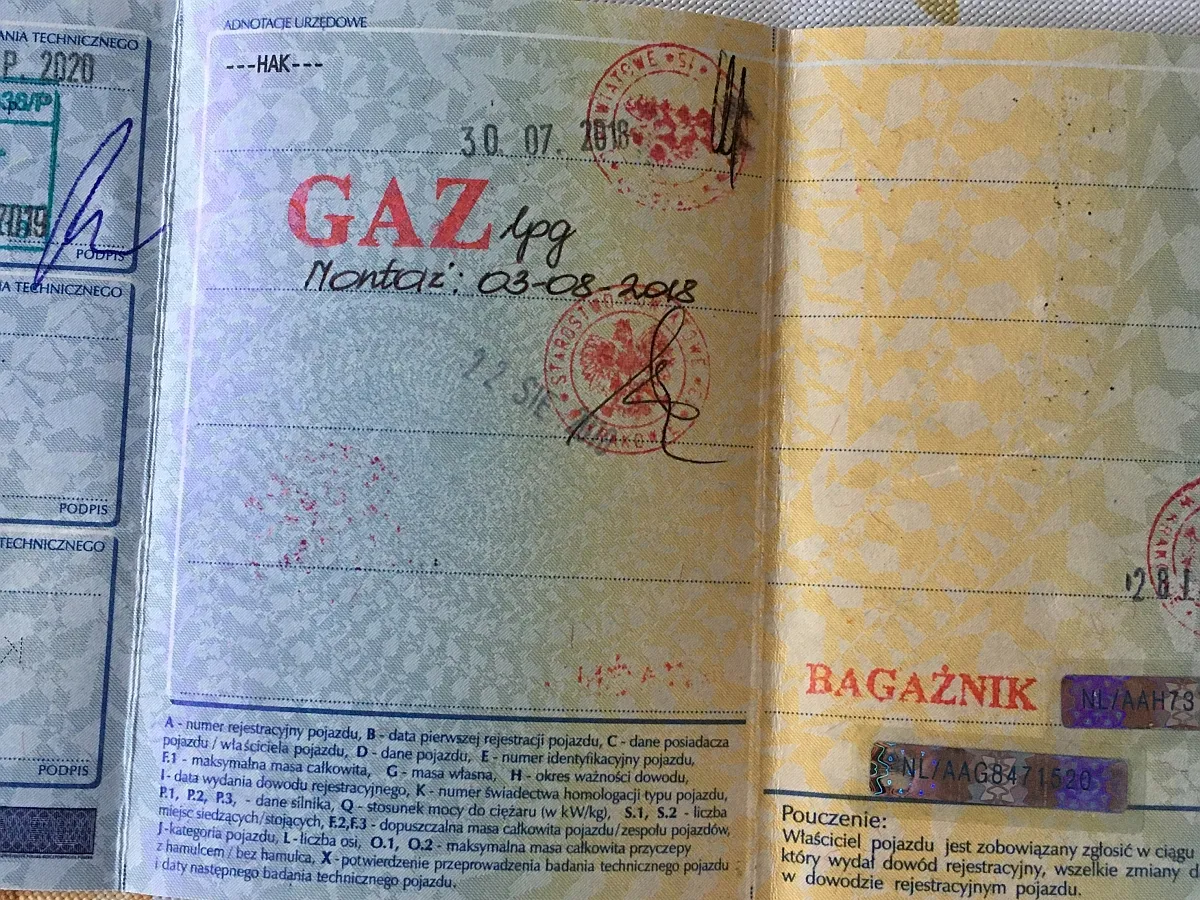 Dokument potwierdza montaż instalacji gazowej i datę badania technicznego. Sprawdź datę, by wiedzieć, jak sprawdzić czy samochód ma przegląd.
