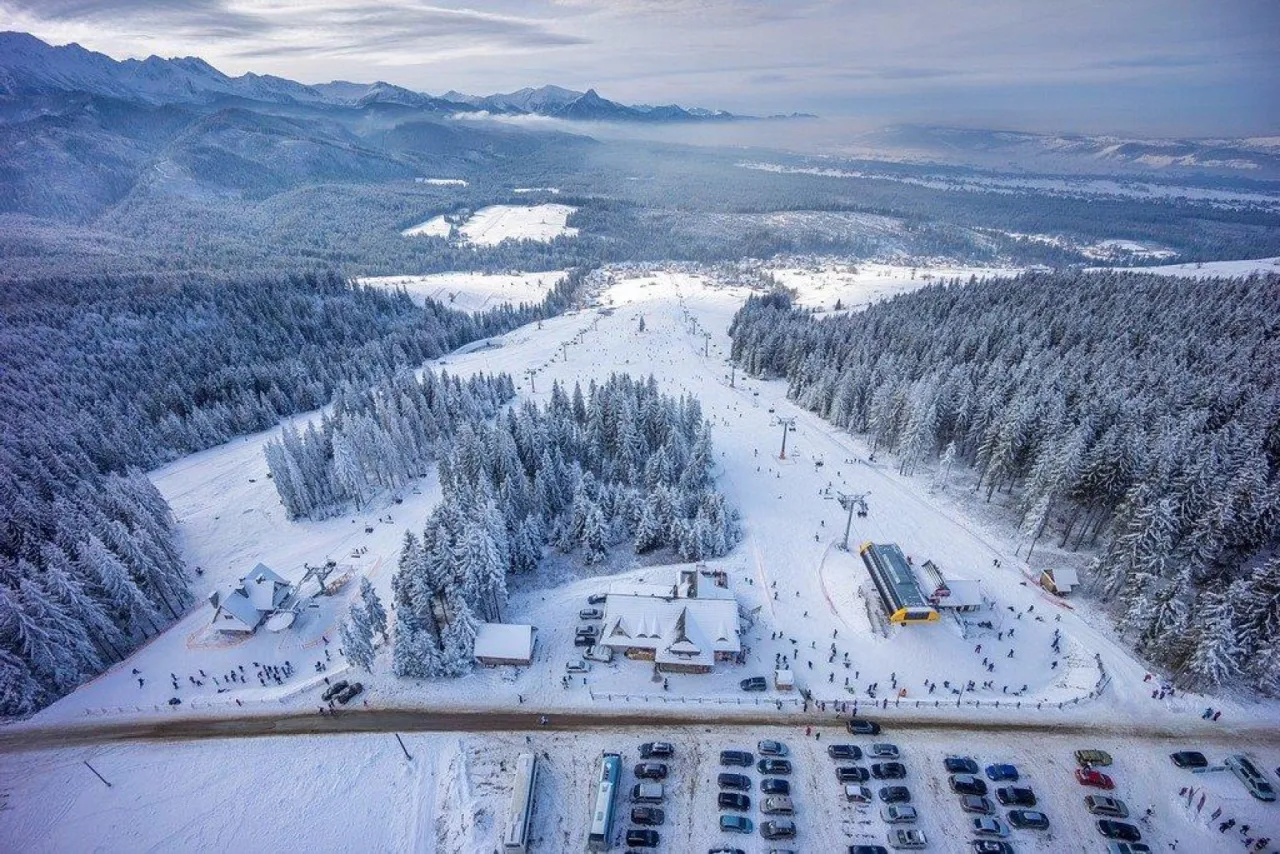 Stacja Narciarska Małe Ciche z lotu ptaka zima
