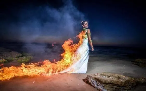 Profesjonalna sesja zdjęciowa trash the dress z ogniem