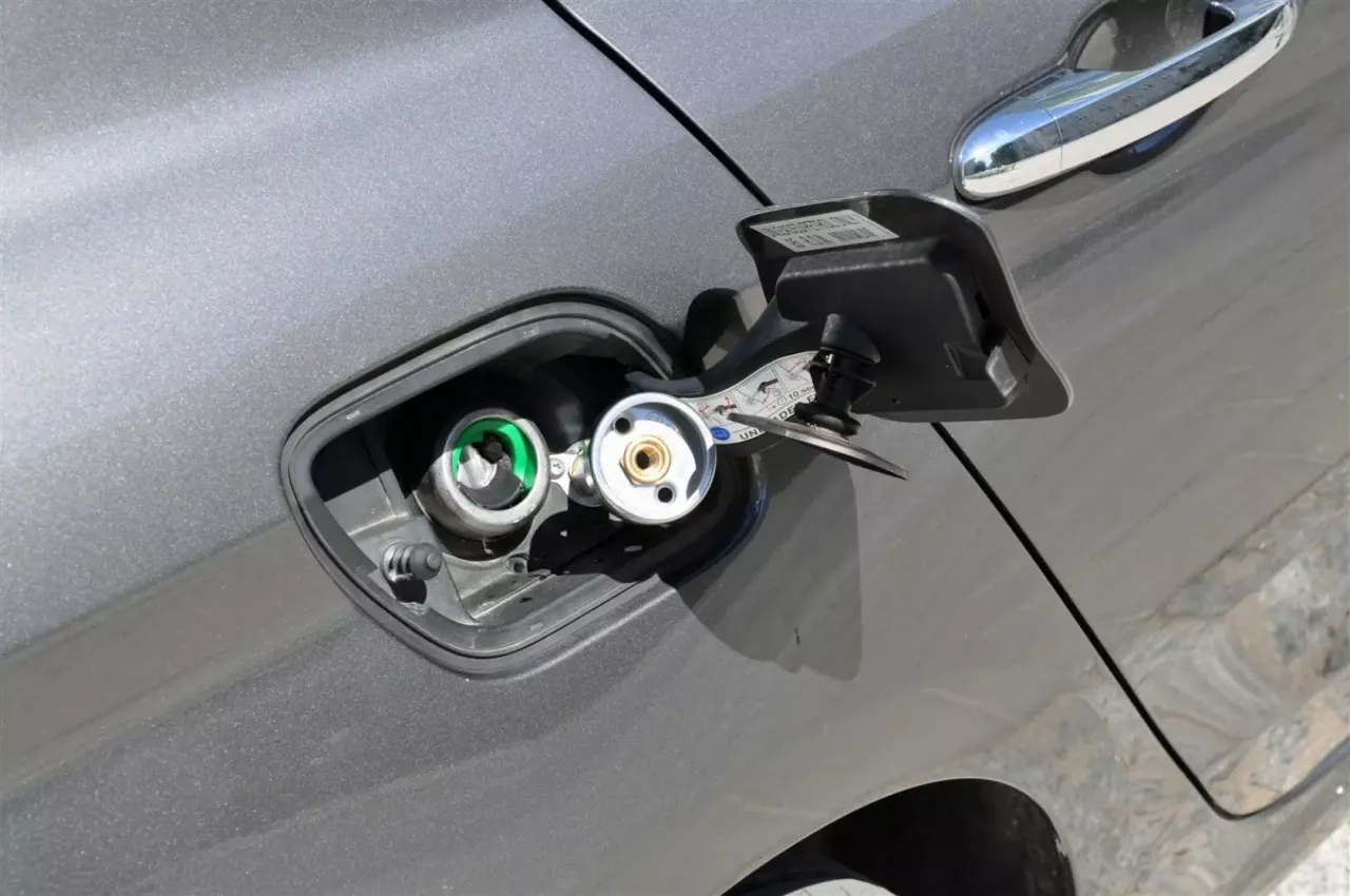 Fiat Tipo Sedan tankowanie