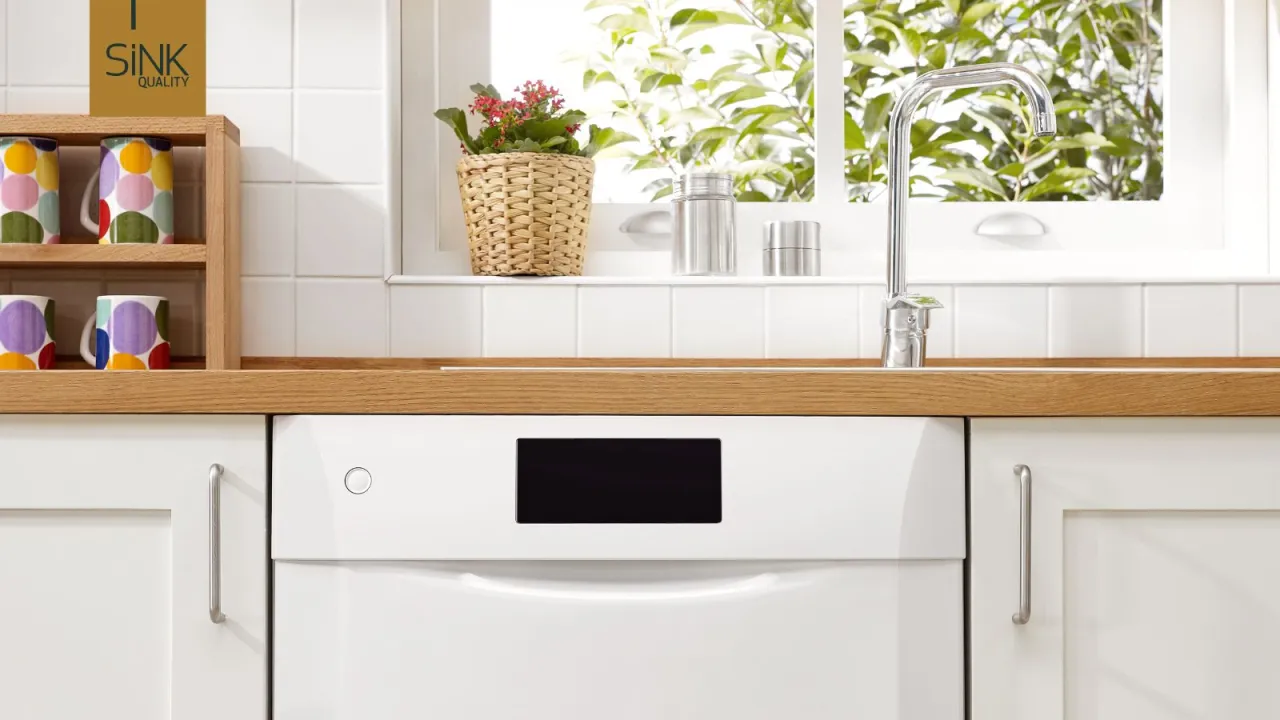 kuchnia ze zlewem i zmywarką