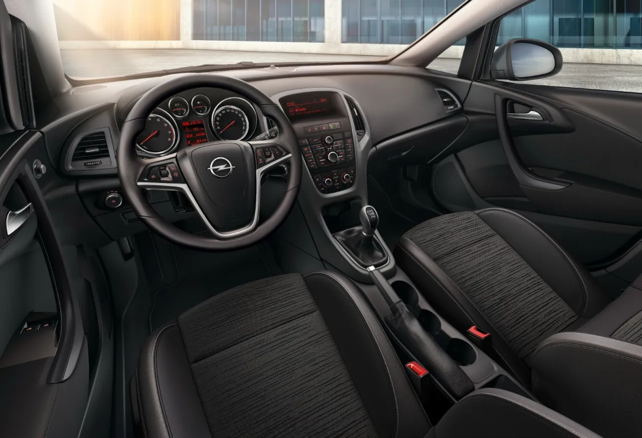 oględziny samochodu używanego Opel Astra J