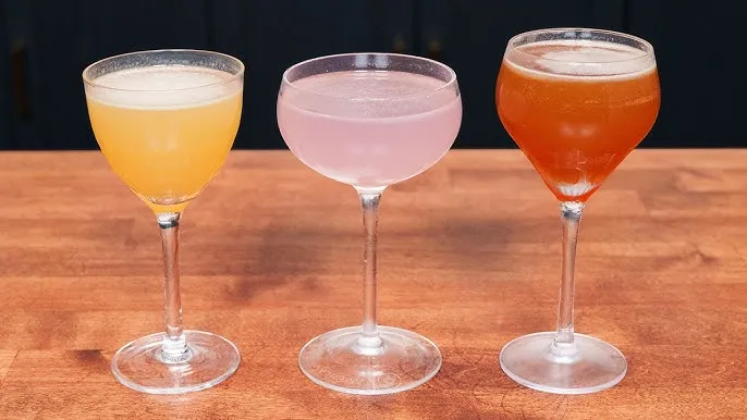 Vari cocktail al limoncello colorati