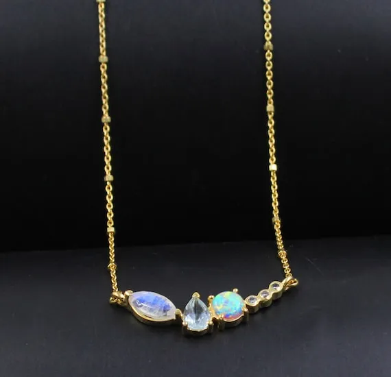 różne kształty naszyjników księżycowych