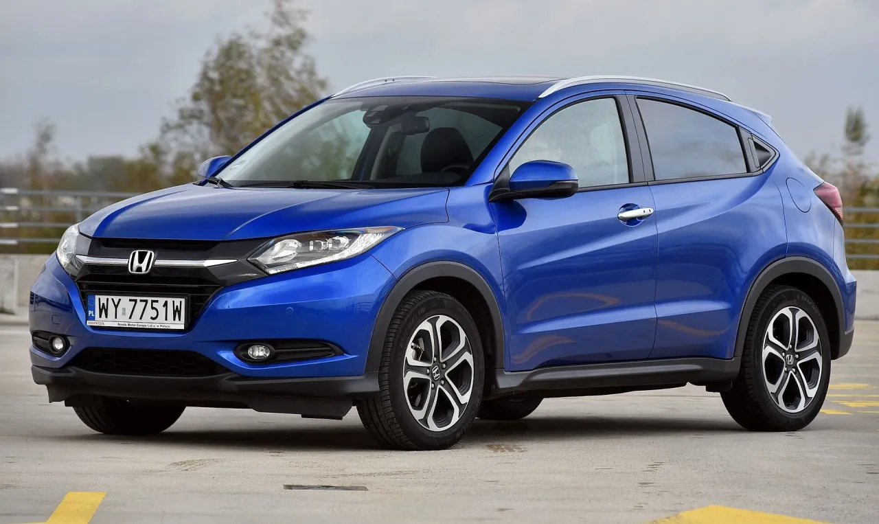 Niebieski Honda HR-V, idealny jako jaki samoch&oacute;d dla kobiety: stylowy, zwrotny i praktyczny.