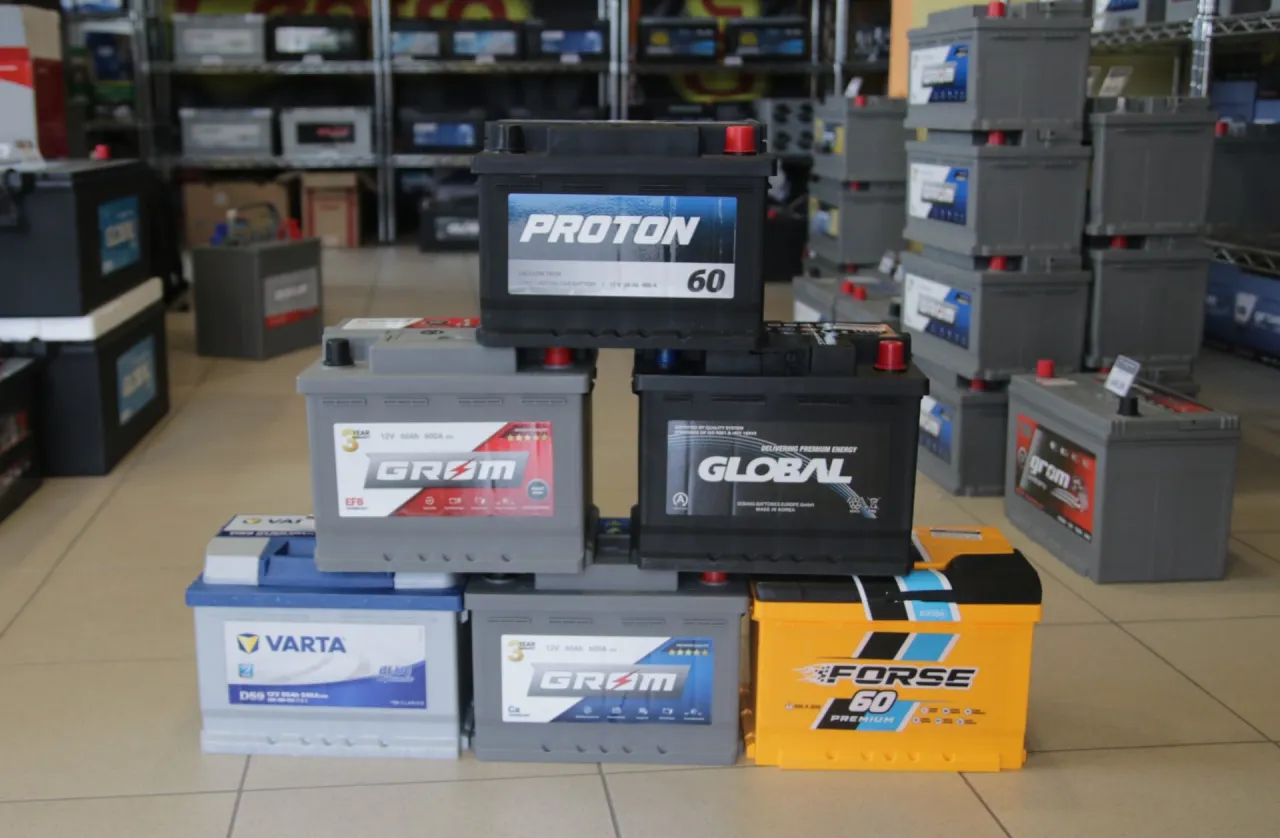 Popularne marki akumulator&oacute;w samochodowych logo