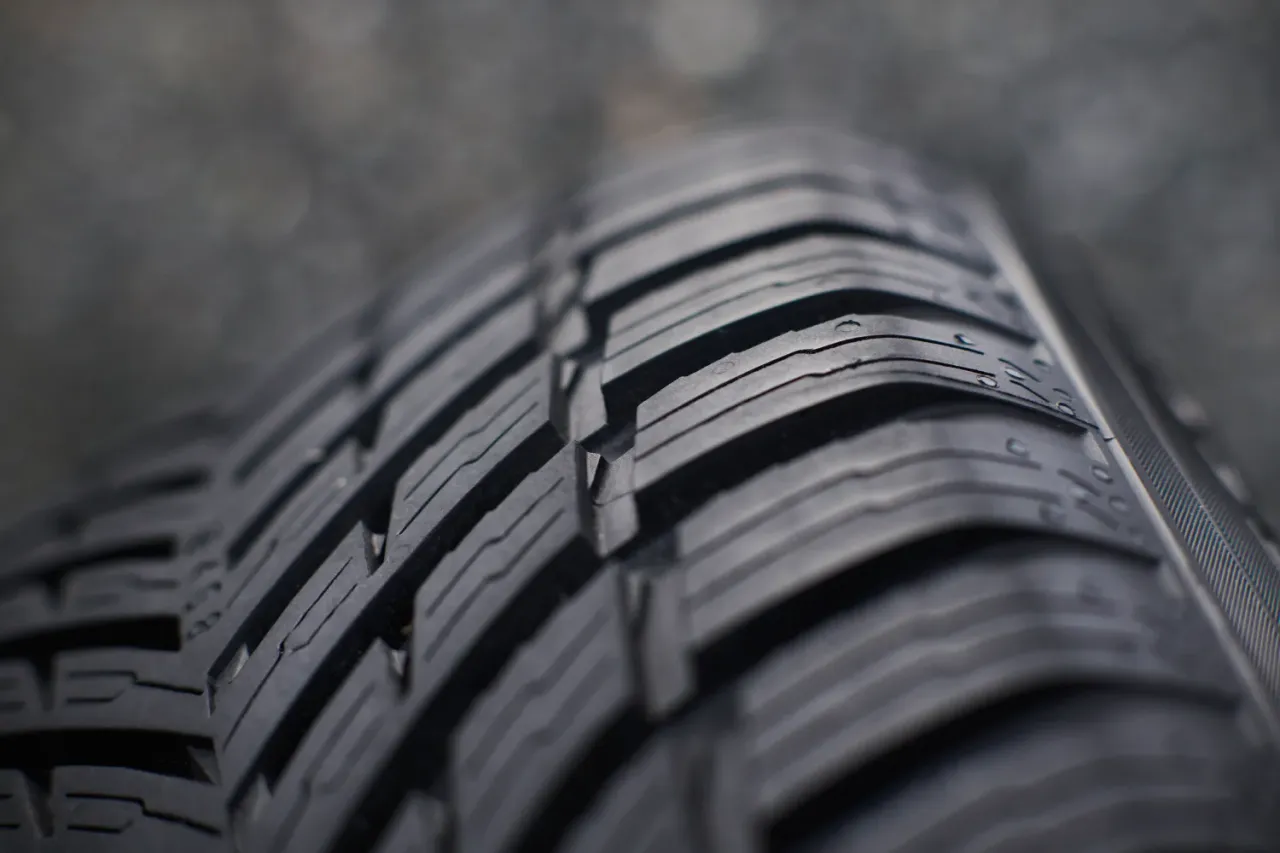 minimalna głębokość bieżnika opony zimowej prawo