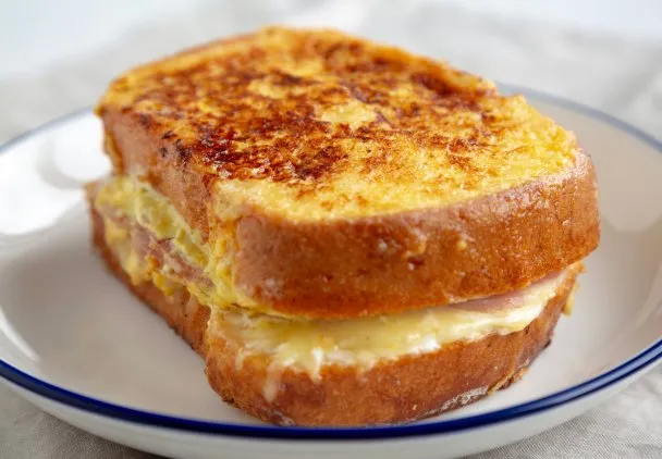 tosty francuskie na słono i roladki z chleba tostowego