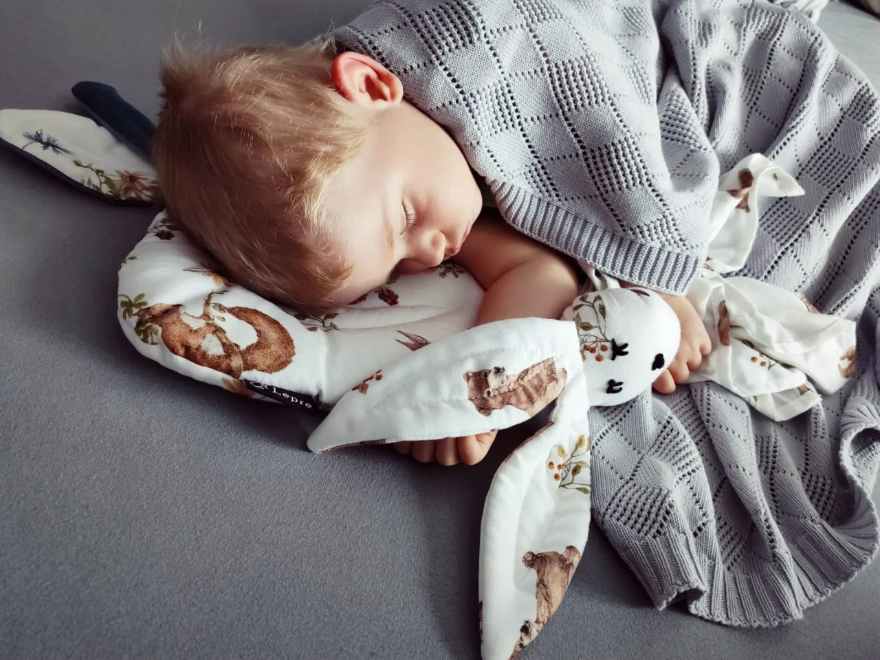 Bezpieczna przytulanka dla niemowlaka