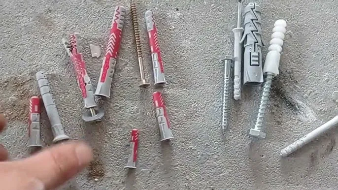 rodzaje kołk&oacute;w do listwy startowej, kołki do betonu, pustak&oacute;w, gazobetonu