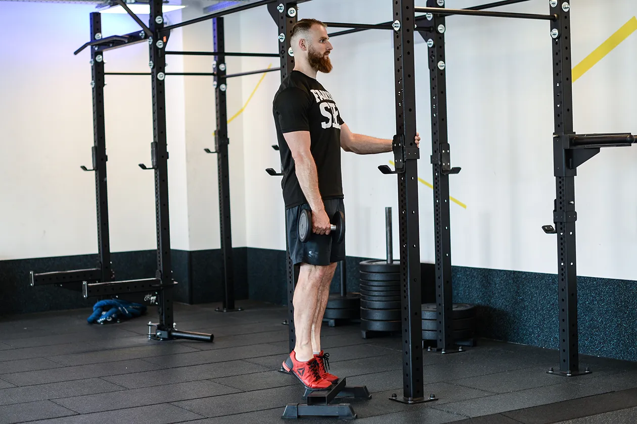 wspięcia na palce stojąc technika