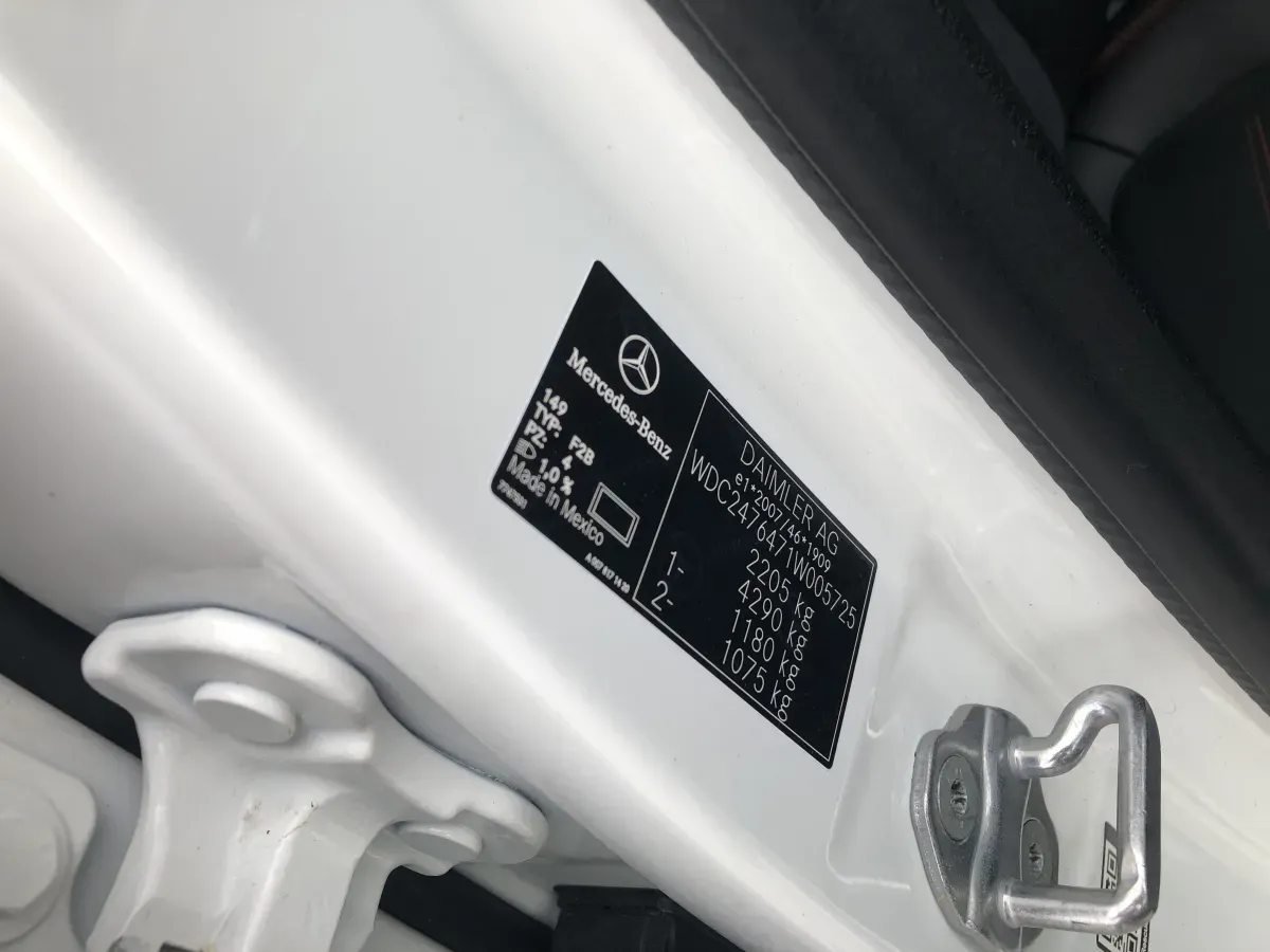 tabliczka znamionowa samochodu lokalizacje