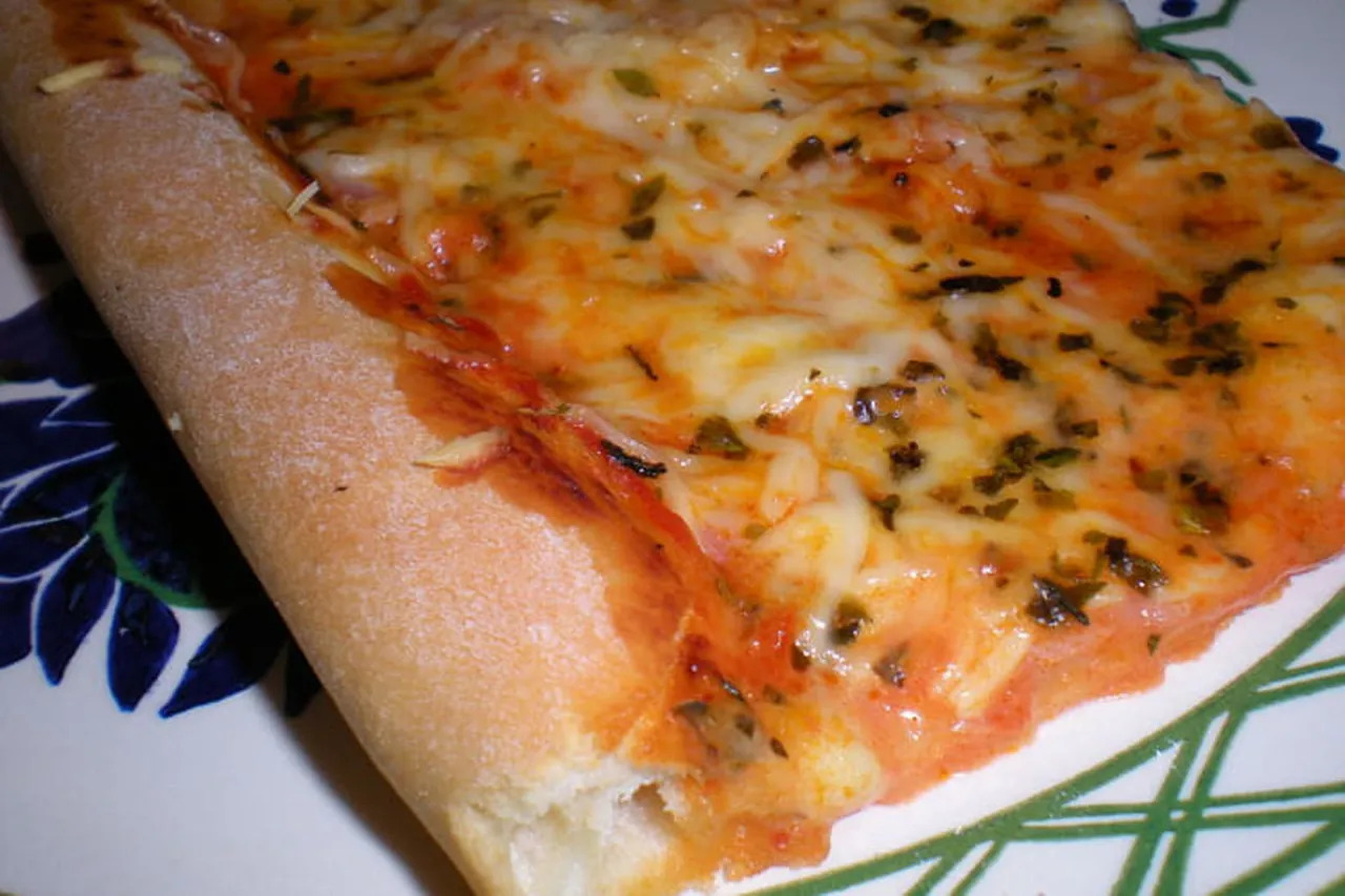 Montage pizza jambon fromage