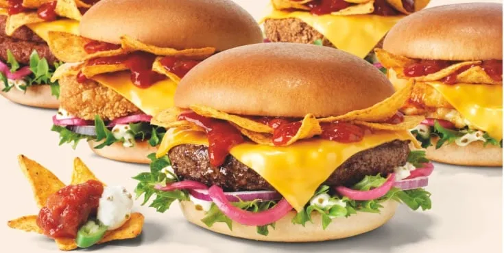 burger z różnymi dodatkami premium