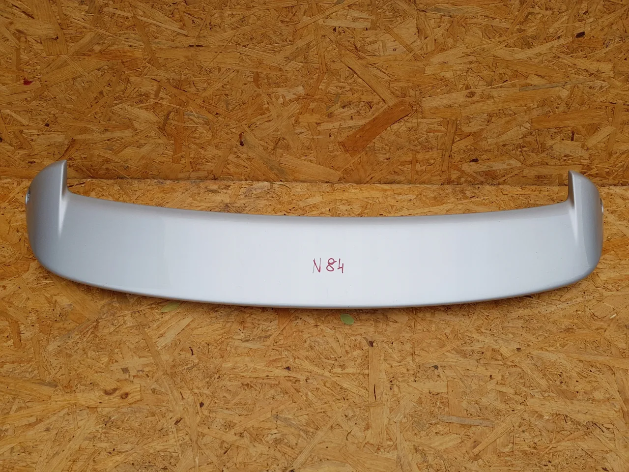 Rodzaje spoilerów Suzuki Swift: dachowy, wing, daszek