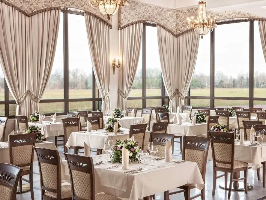 Elegancka restauracja wnętrze Ciechocinek