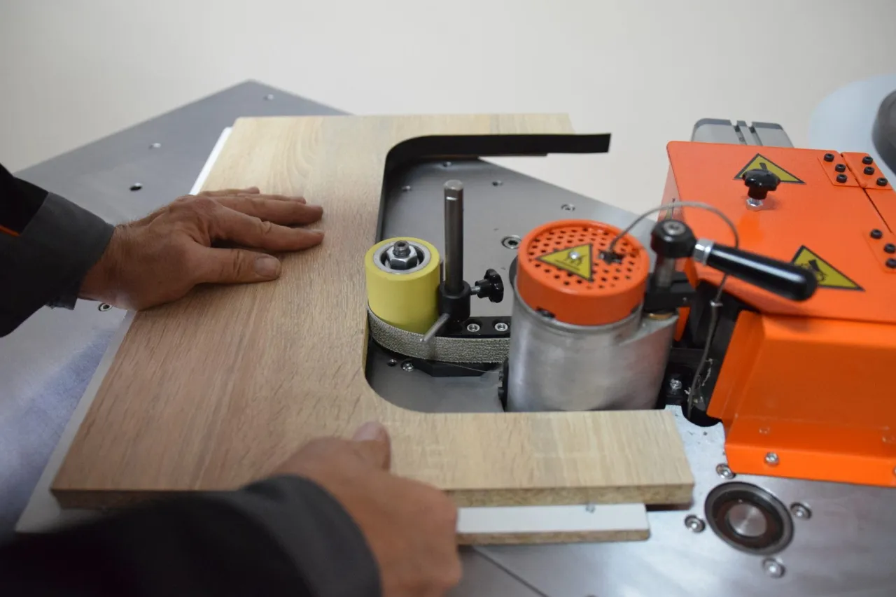 narzędzia do oklejania mebli