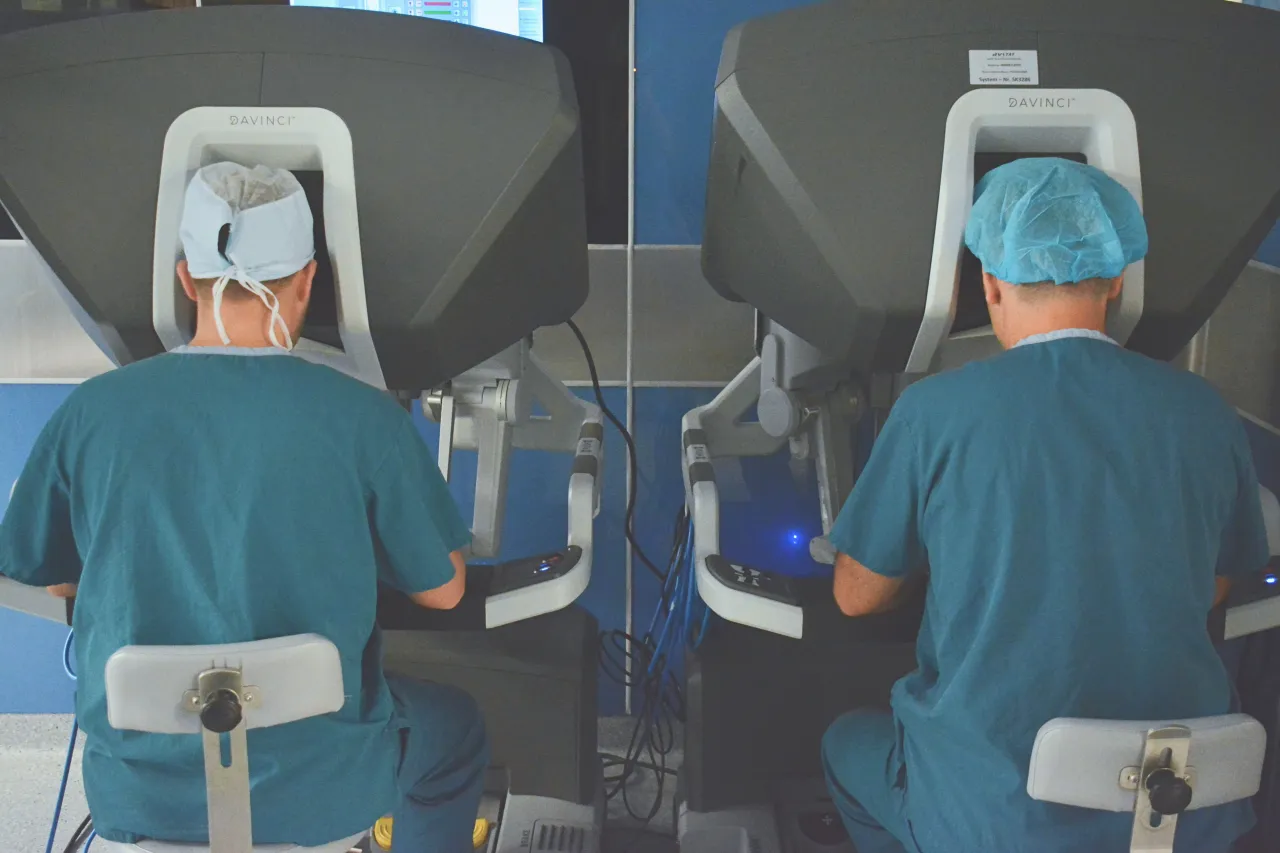 Mapa Warszawy z zaznaczonymi plac&oacute;wkami medycznymi S CLINIC i WIM