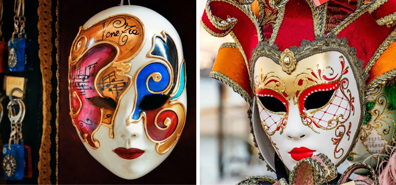 Dwie ozdobne maski weneckie, jedna z nutami, druga w stylu arlekina. Co oznaczają maski weneckie? Tajemnica i zabawa.