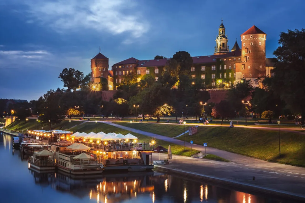 Romantyczny Krak&oacute;w widok na Wawel i Rynek