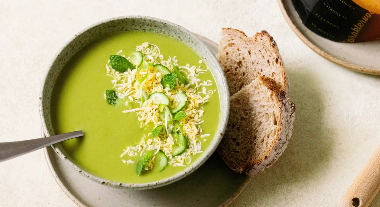 soupe de petits pois toppings