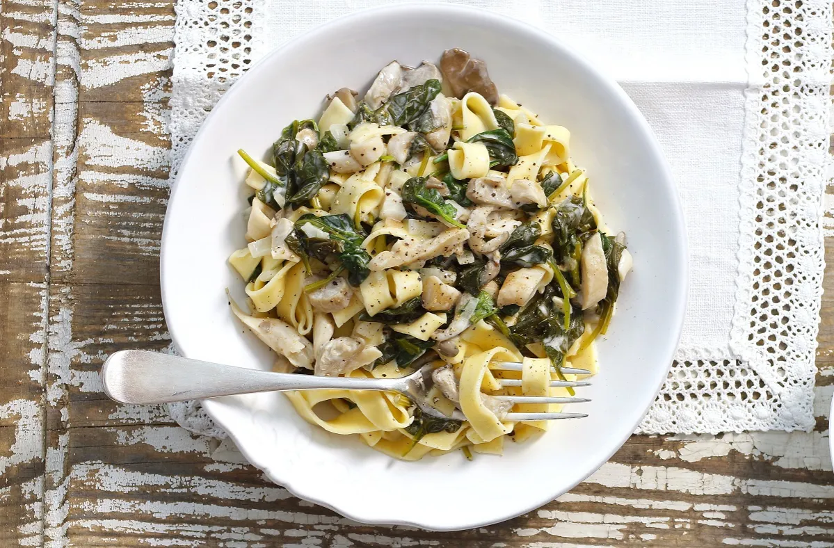 Boczniaki w sosie śmietanowym z koperkiem