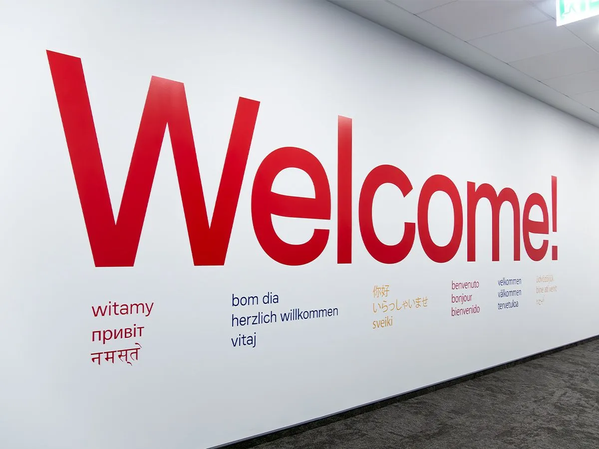 przykłady zastosowań folii samoprzylepnej