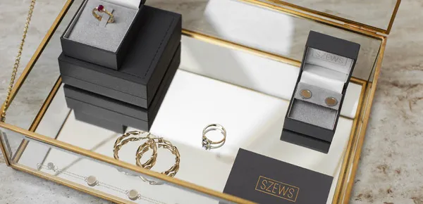 Prawidłowe przechowywanie biżuterii złotej