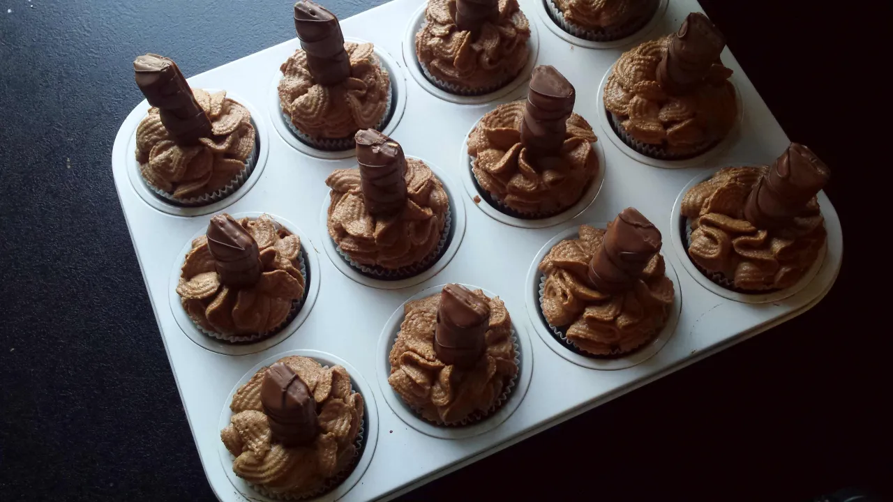 Por&oacute;wnanie tekstury babeczek z czekoladą