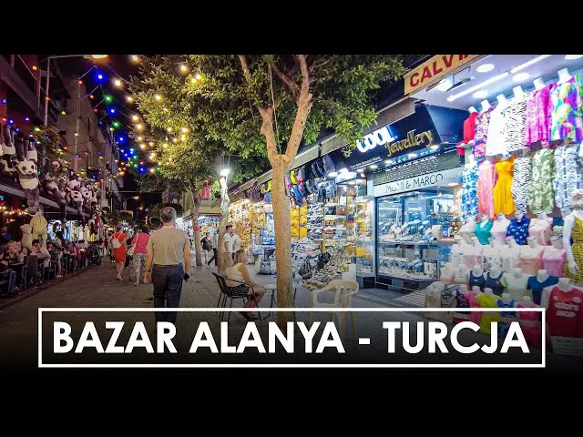 Bazar w Alanyi Turcja, tłum turystów