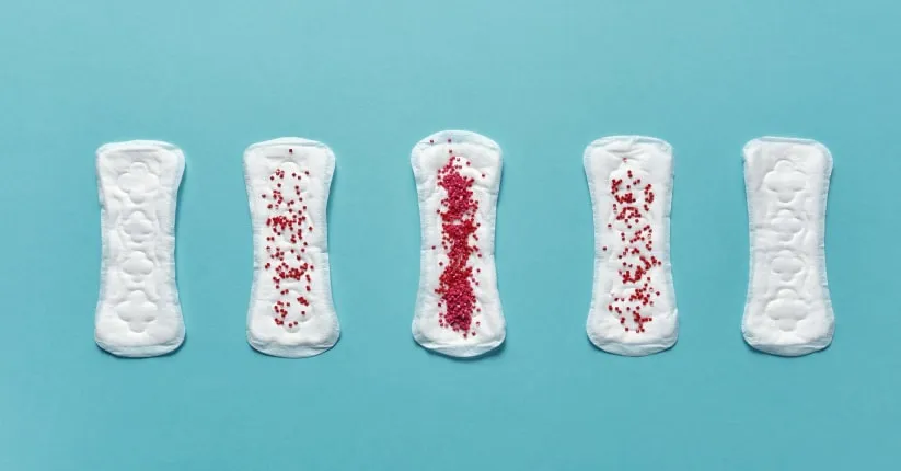 r&oacute;żnica między normalną a obfitą miesiączką infografika