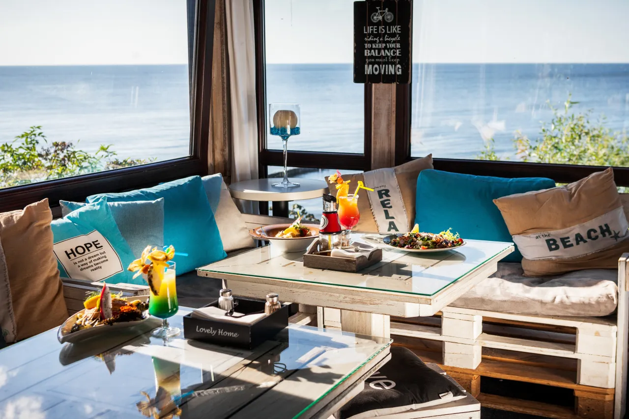 Restauracja z widokiem na morze Ustronie Morskie