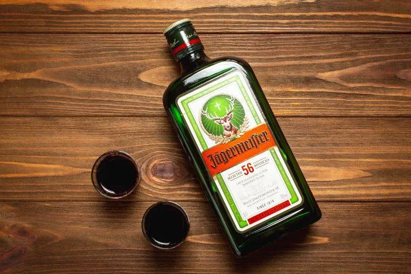 Zdjęcie Najlepsze drinki z Jägermeister – przepisy, które zaskoczą Twoich gości
