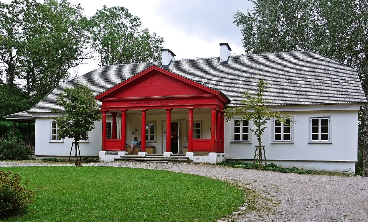 Zdjęcie Krasnogruda dworek Miłosza - historia, wydarzenia i atrakcje kulturalne