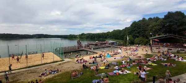 Zdjęcie Jezioro Górzno Kujawsko-Pomorskie - piękno natury i atrakcje turystyczne