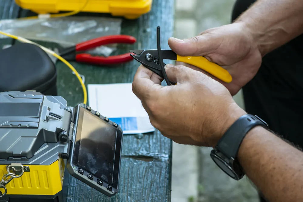 Zdjęcie Ile trwa montaż światłowodu w bloku? Zaskakujące fakty i czas instalacji