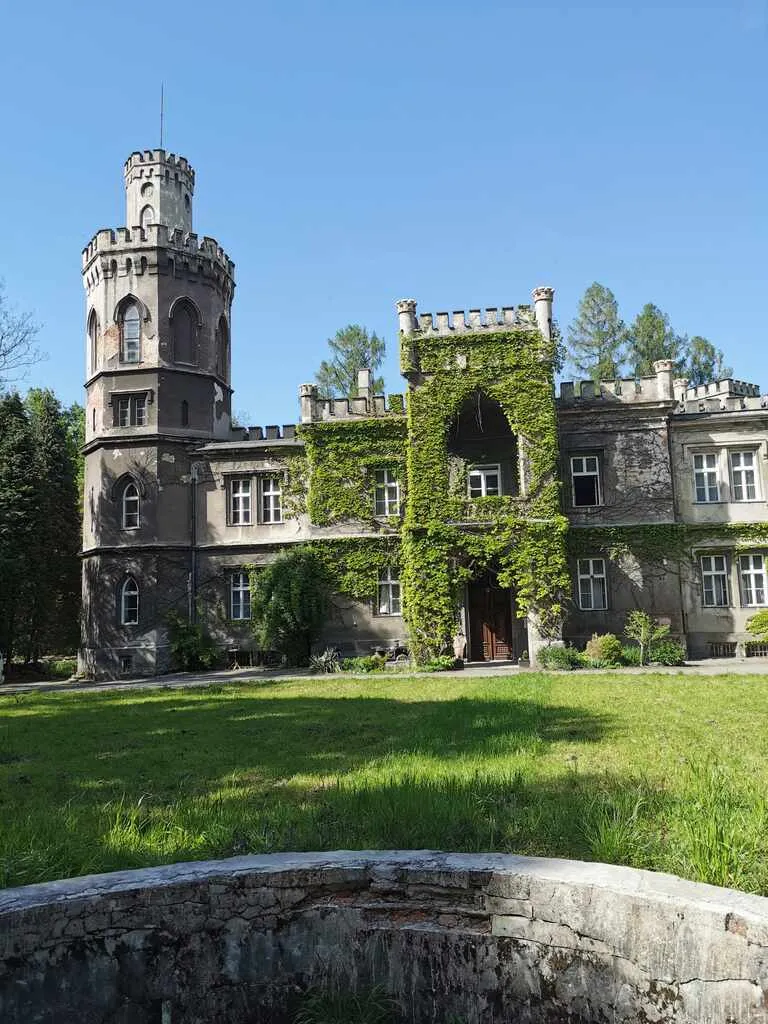 Zdjęcie Pałac w Bulowicach: historia, architektura i tajemnice, które zaskakują