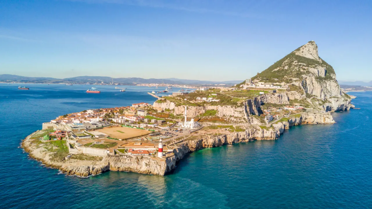 Zdjęcie Gdzie leży Gibraltar? Odkryj jego niezwykłą lokalizację i znaczenie