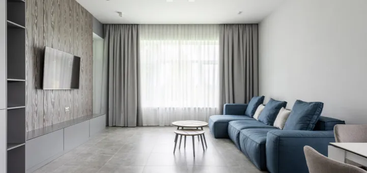 Zdjęcie Jak powiesić firany i zasłony na jednym karniszu bez błędów